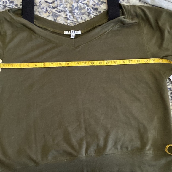 Rebel Wilson💐Cold Shoulder Green Long Sleeve Top.NWT. Size 1X Great Gift🛍 - Picture 5 of 6